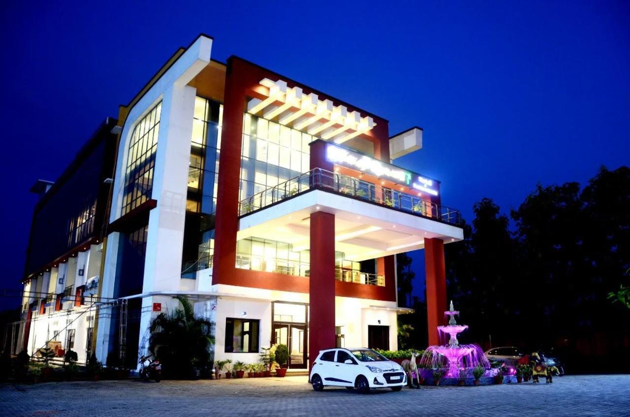 Taraji Resort Ayodhya Exterior foto
